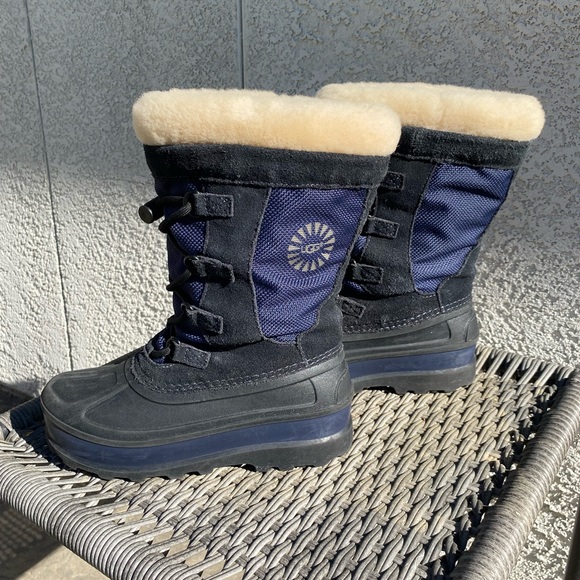 UGG Kids Faux Sherpa Top Insulated Liner Waterproof Winter Snow Boots Size 2 - Picture 2 of 8